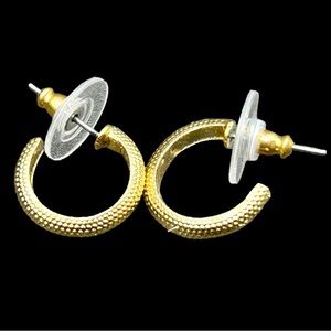 Vintage gold color earrings ✨